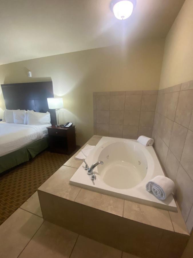 Cobblestone Hotel & Suites - Broken Bow Exterior foto