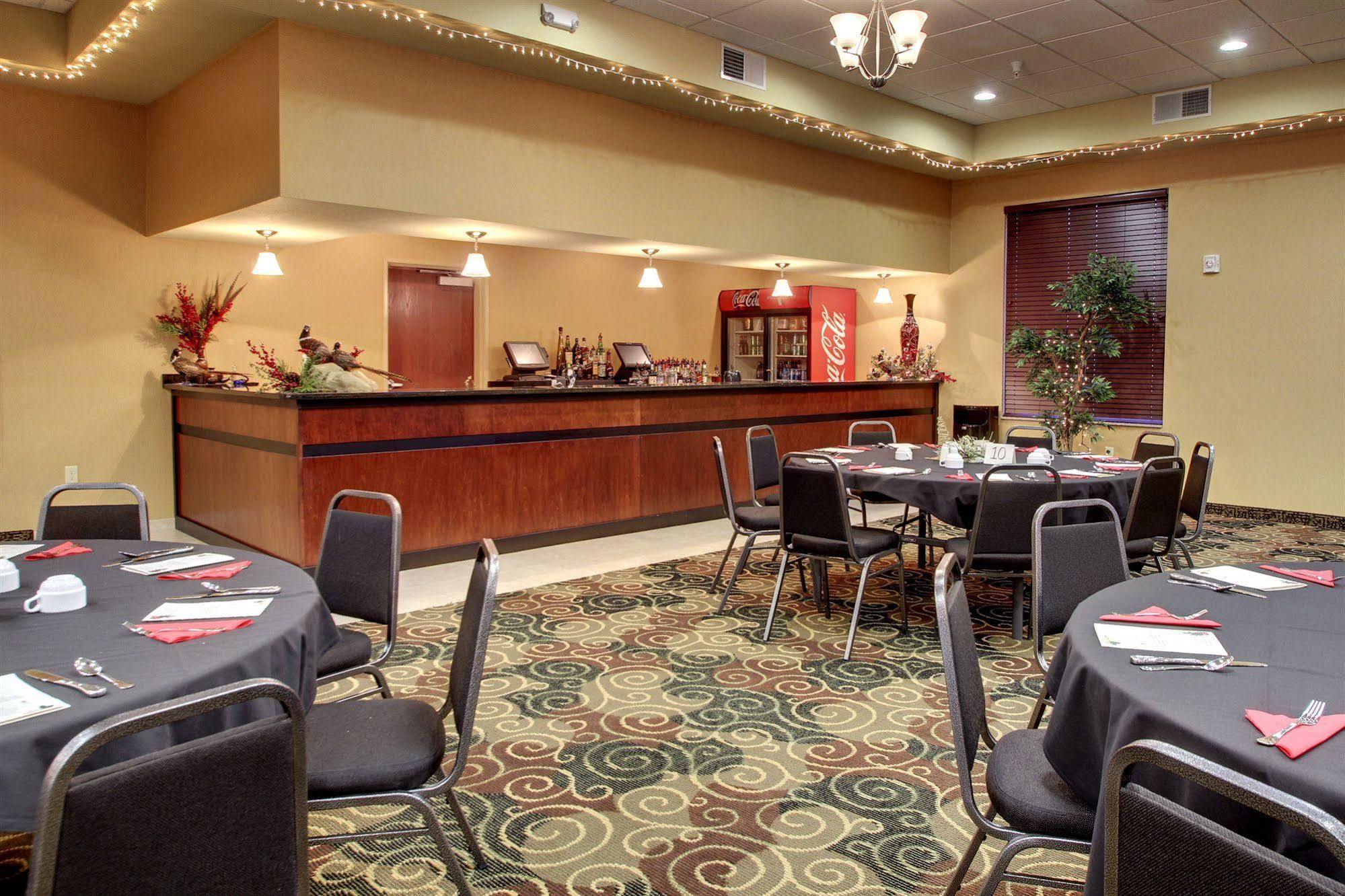 Cobblestone Hotel & Suites - Broken Bow Exterior foto